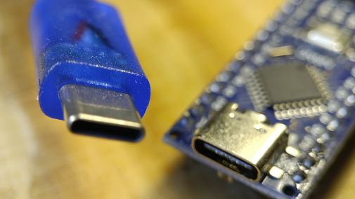 Mis on jadaliides (ingl. Serial Port)